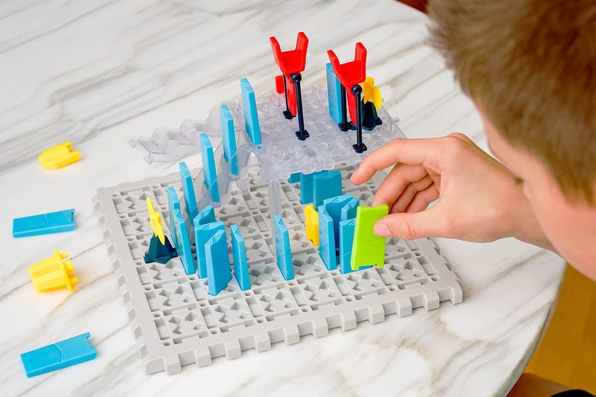 ThinkFun Domino Maze STEM Toy and Logic Game for Boys and Girls Age 8 and Up – Combines The Fun of Dominos with The Challenge of a Puzzle