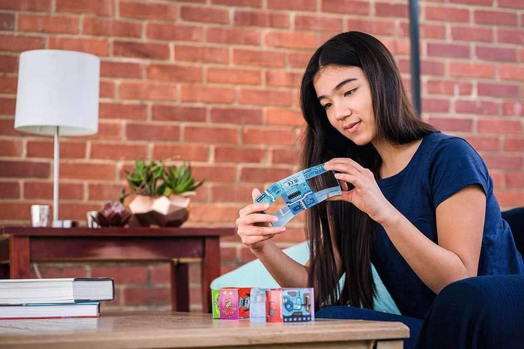 ThinkFun Blockchain (Robots) STEM Toy and Logic Game for Boys and Girls Age 8 and Up – The Addictive Brainteaser Puzzle(Block Chain ROBOTS)